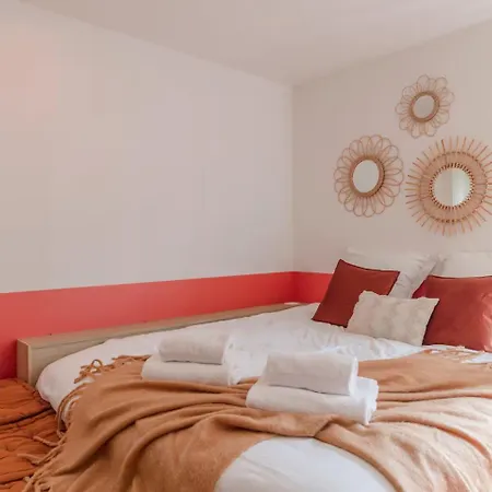 Le Petit Bastion, * לסקאר